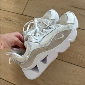 Nike RYZ workout running shoes